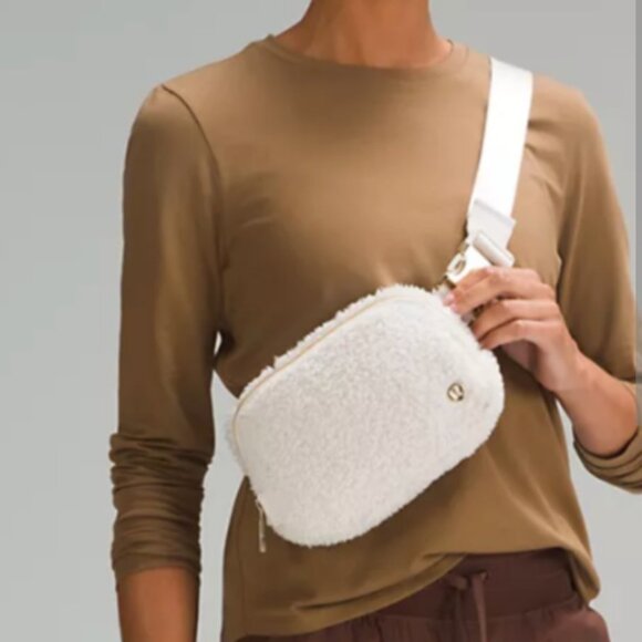 Lululemon Everywhere Fleece Belt Bag - Picture 3 of 5